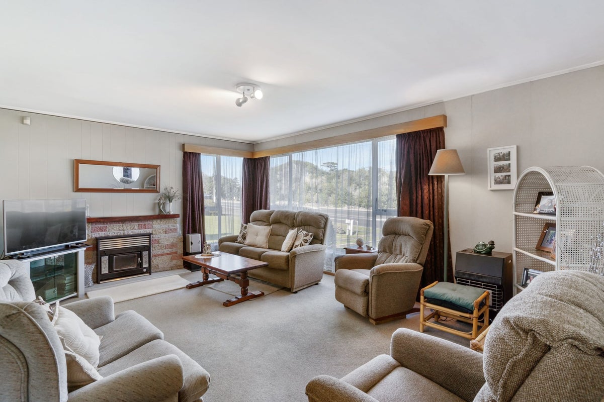 109 Wallace Road, Mangere Bridge, Auckland - Carousel 2