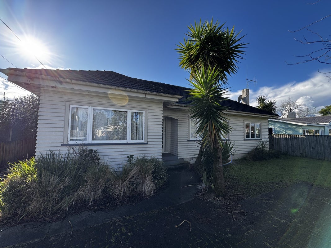 15 Marshall Street, Fairfield, Hamilton - Carousel 1