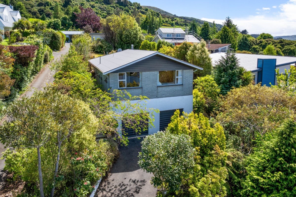 10 Larkins Street, Helensburgh, Dunedin - Carousel 1