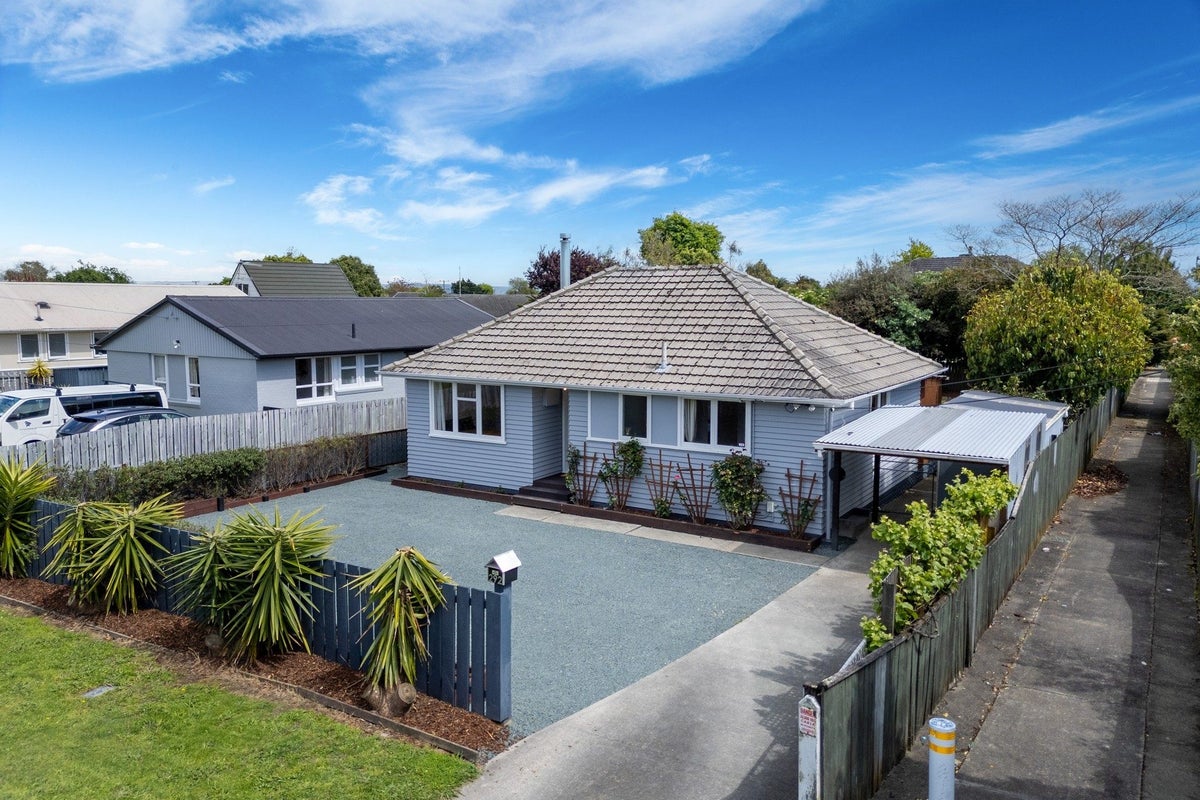 292 The Ridgeway, Stoke, Nelson - Carousel 1