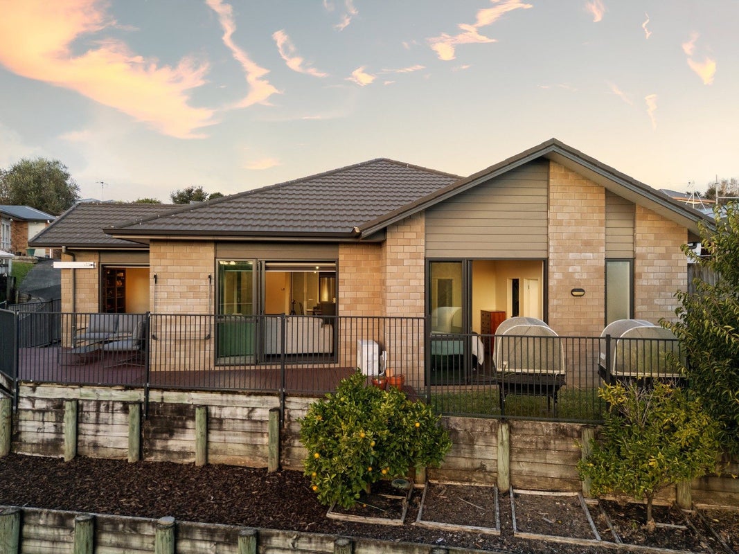 22 Pointon Glade, Grandview Heights, Hamilton - Carousel 1
