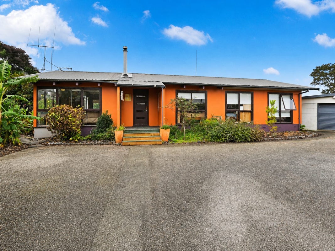 18 Rhonda Avenue, Deanwell, Hamilton - Carousel 1