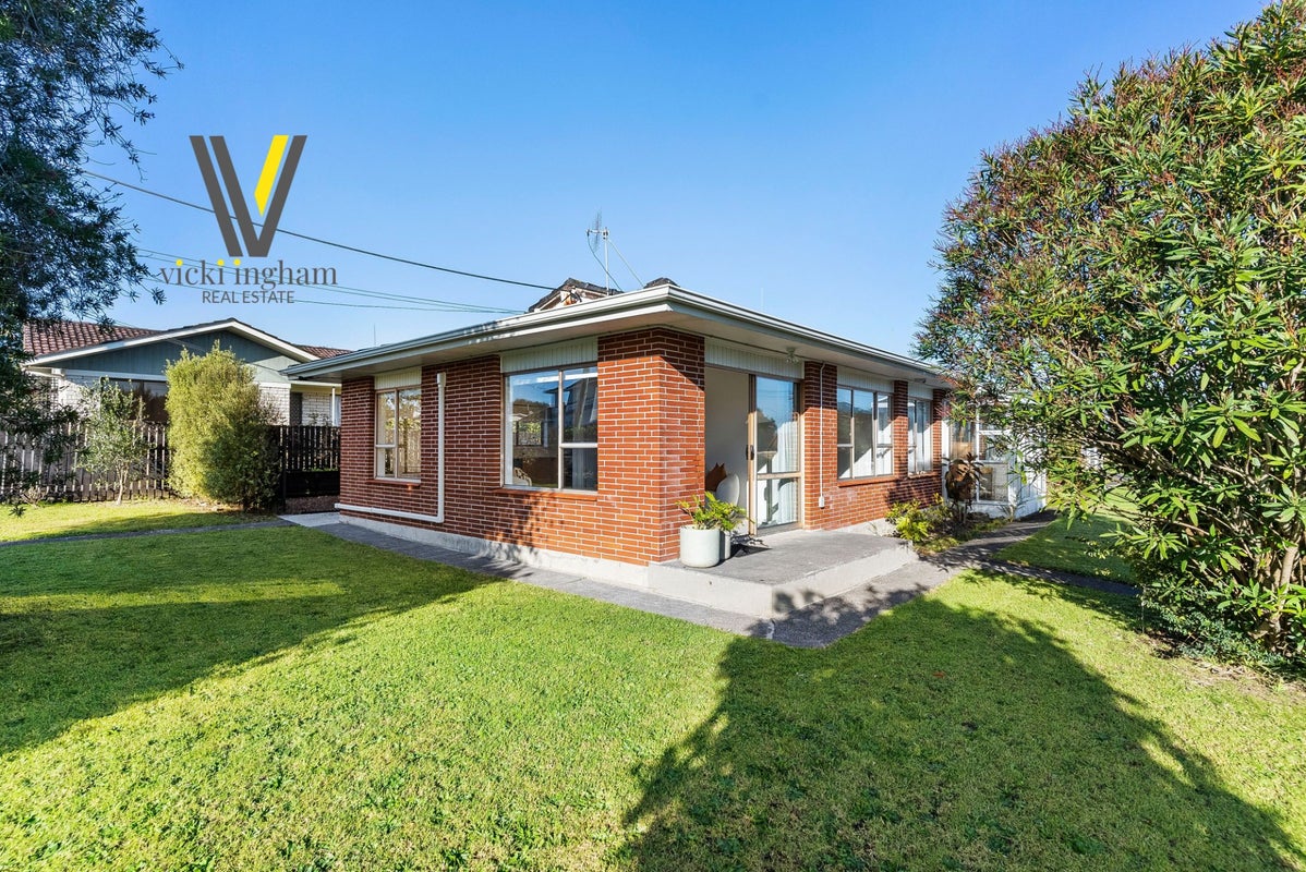 1/2 Vodanovich Road, Te Atatu South, Auckland - Carousel 1