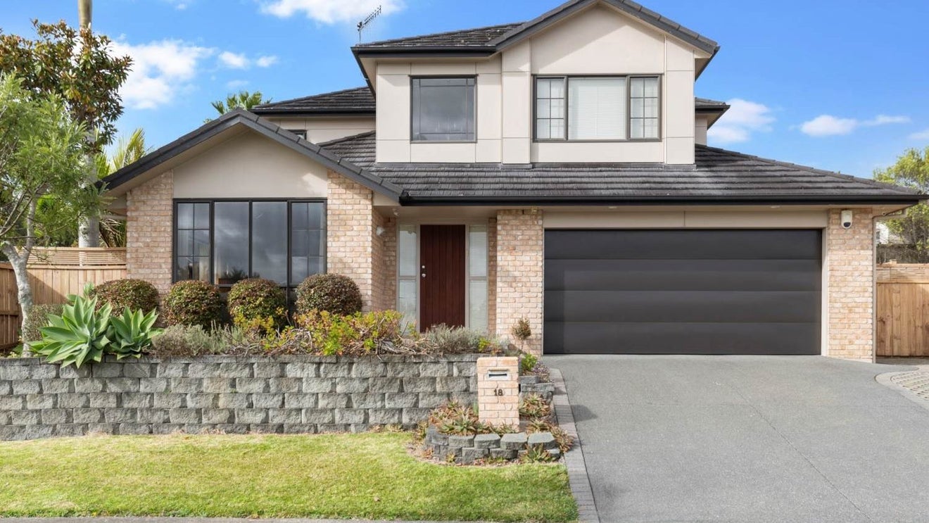 18 Valderama Drive, Flat Bush, Auckland - Carousel 1