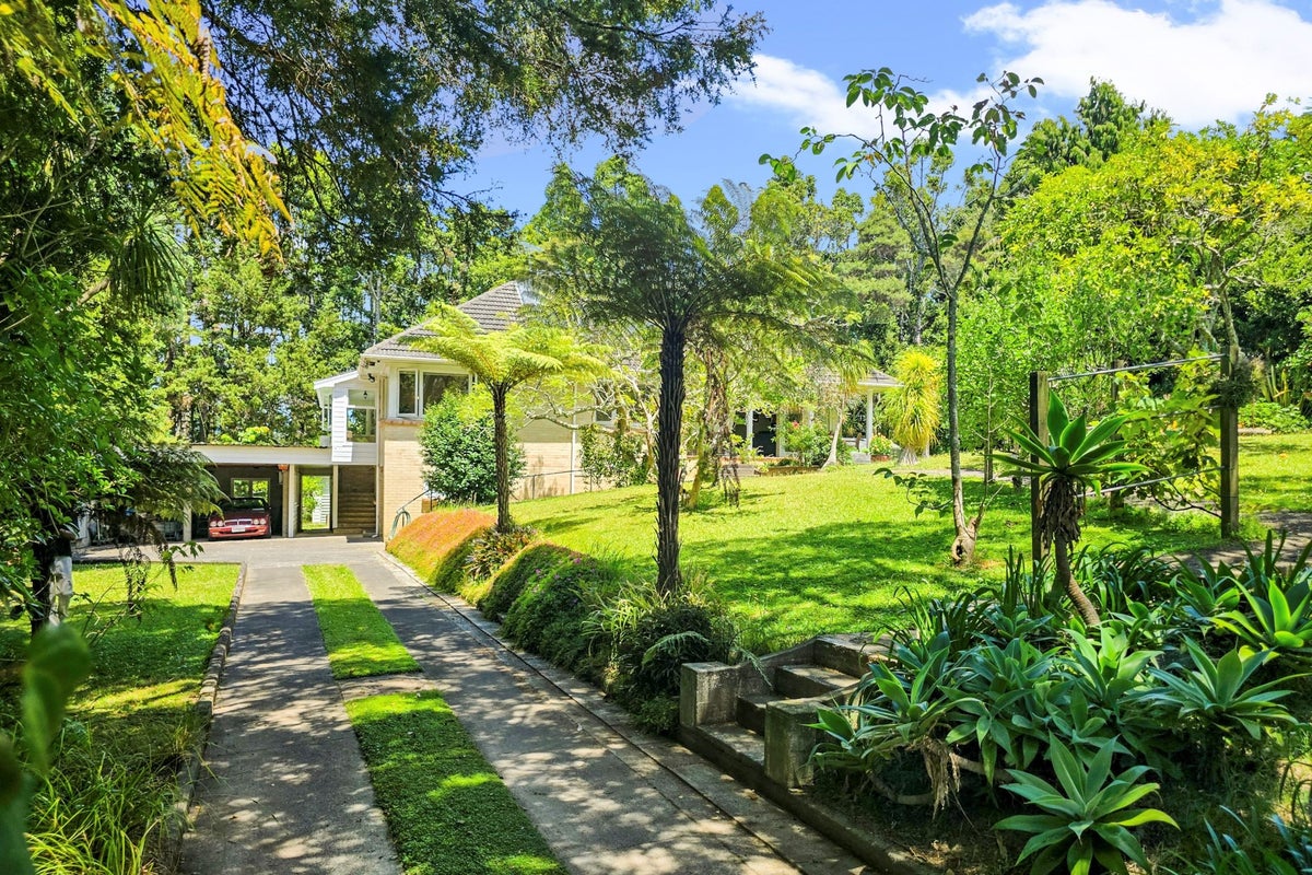 218 Onewa Road, Birkenhead, North Shore City - Carousel 1