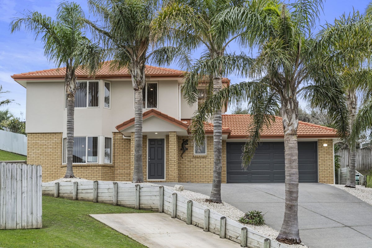 19 Toomer Place, Beachlands, Auckland - Carousel 1