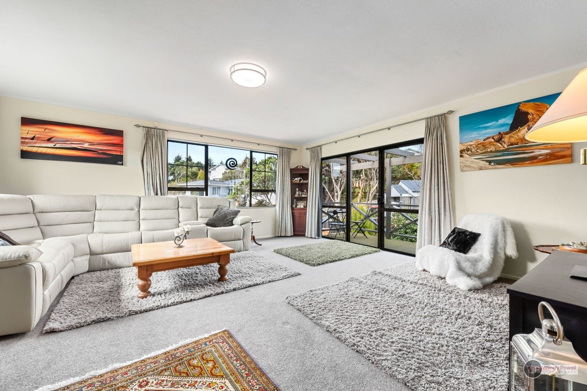 20 Timaru Grove, Kelson, Lower Hutt - Carousel 2