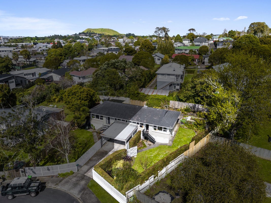 2/8 Anson Place, St Johns, Auckland - Carousel 1