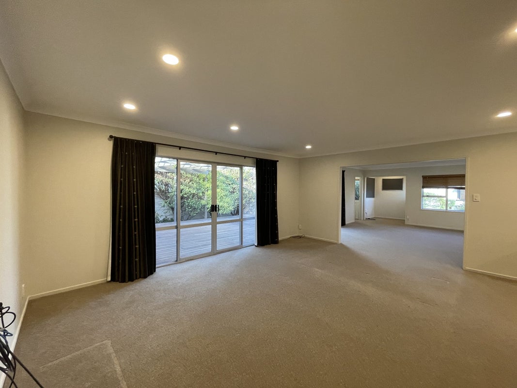 9 Quibray Place, Botany Downs, Auckland - Carousel 2