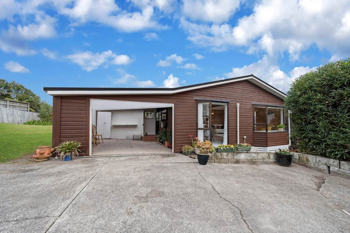 73a Awaroa Road, Sunnyvale, Waitakere City, Auckland - Carousel 1