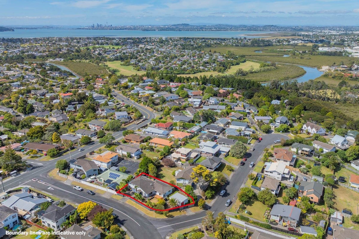 2 Redwood Drive, Massey, Auckland - Carousel 12