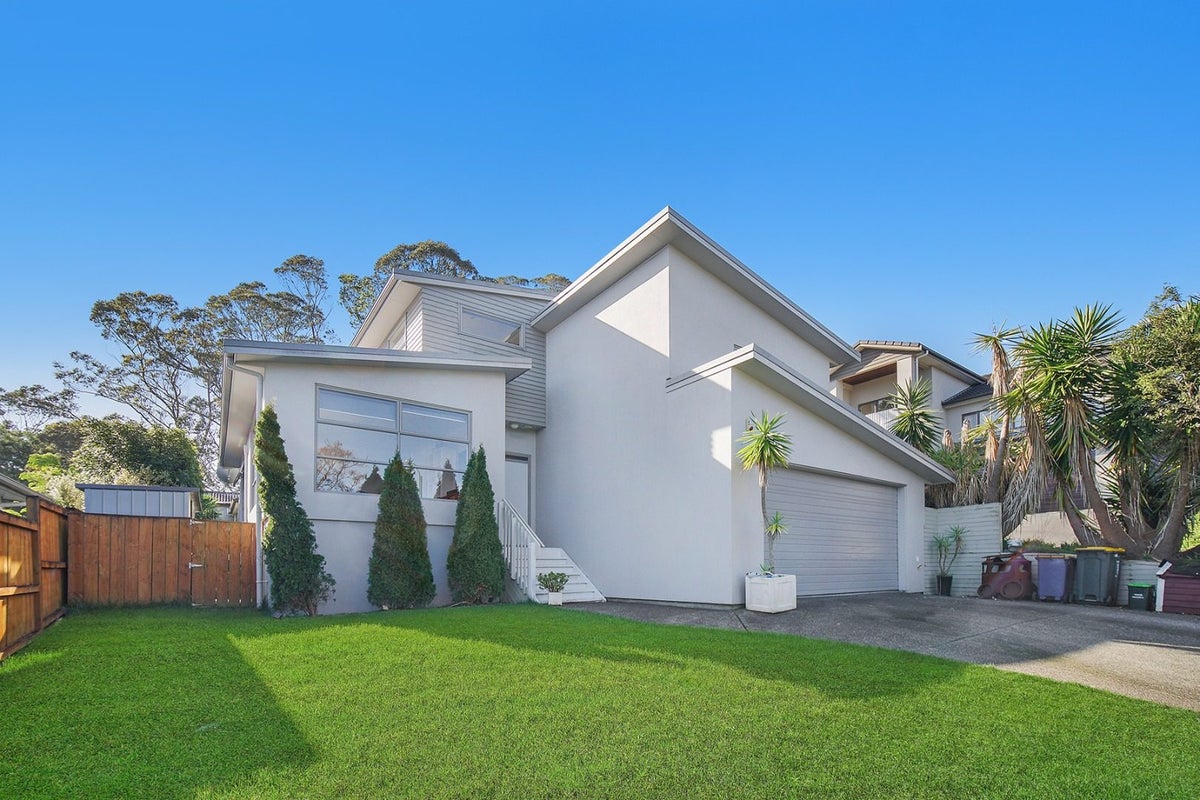 13 Lambir Place, Fairview Heights, Auckland - Carousel 2