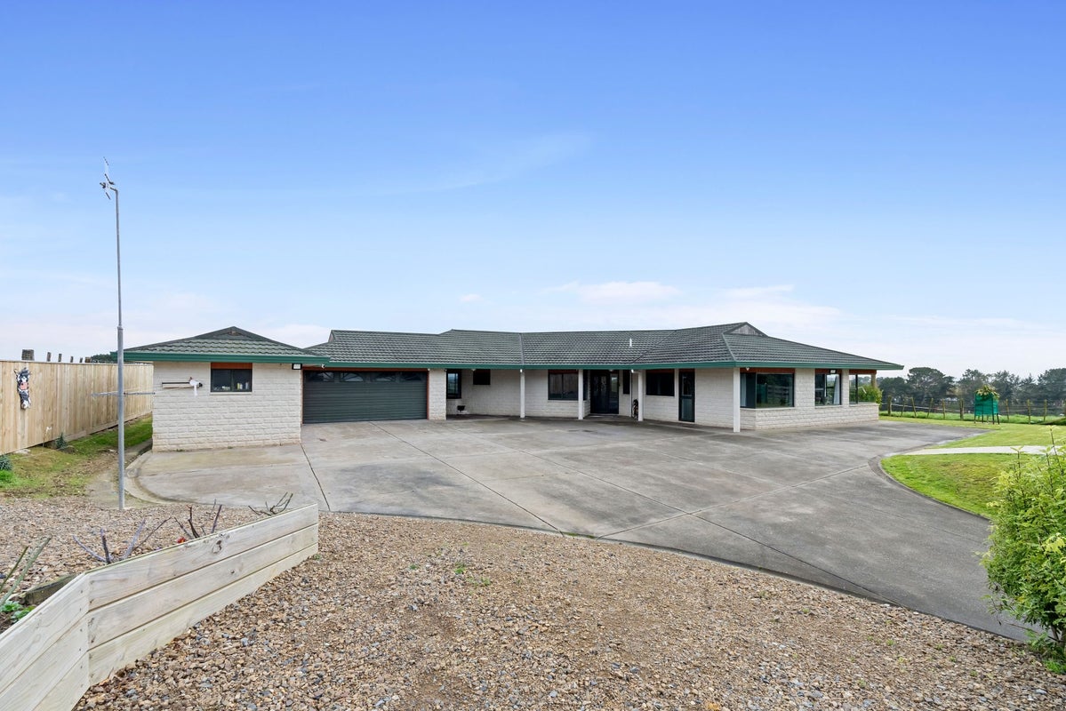 88 Heights Road, Shannon, Palmerston North - Carousel 1