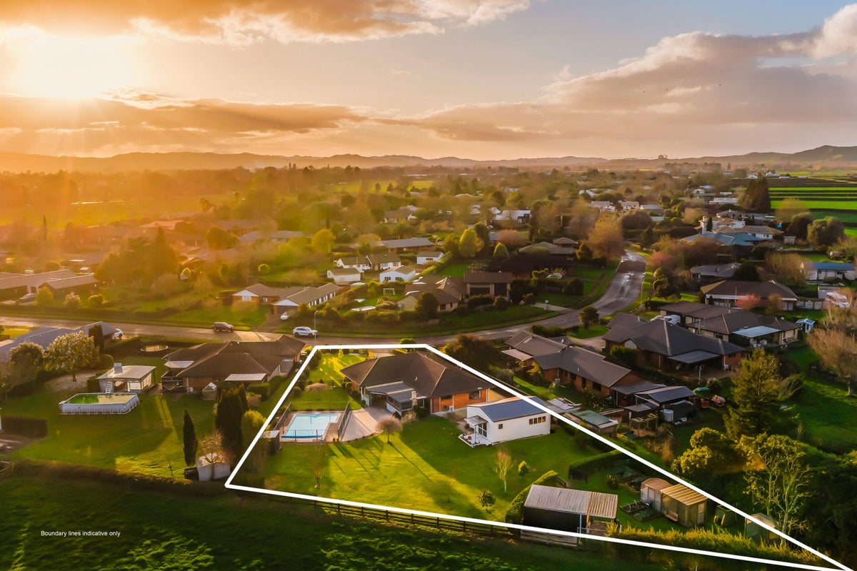 8 De La Mare Drive, Leamington, Cambridge - Carousel 1