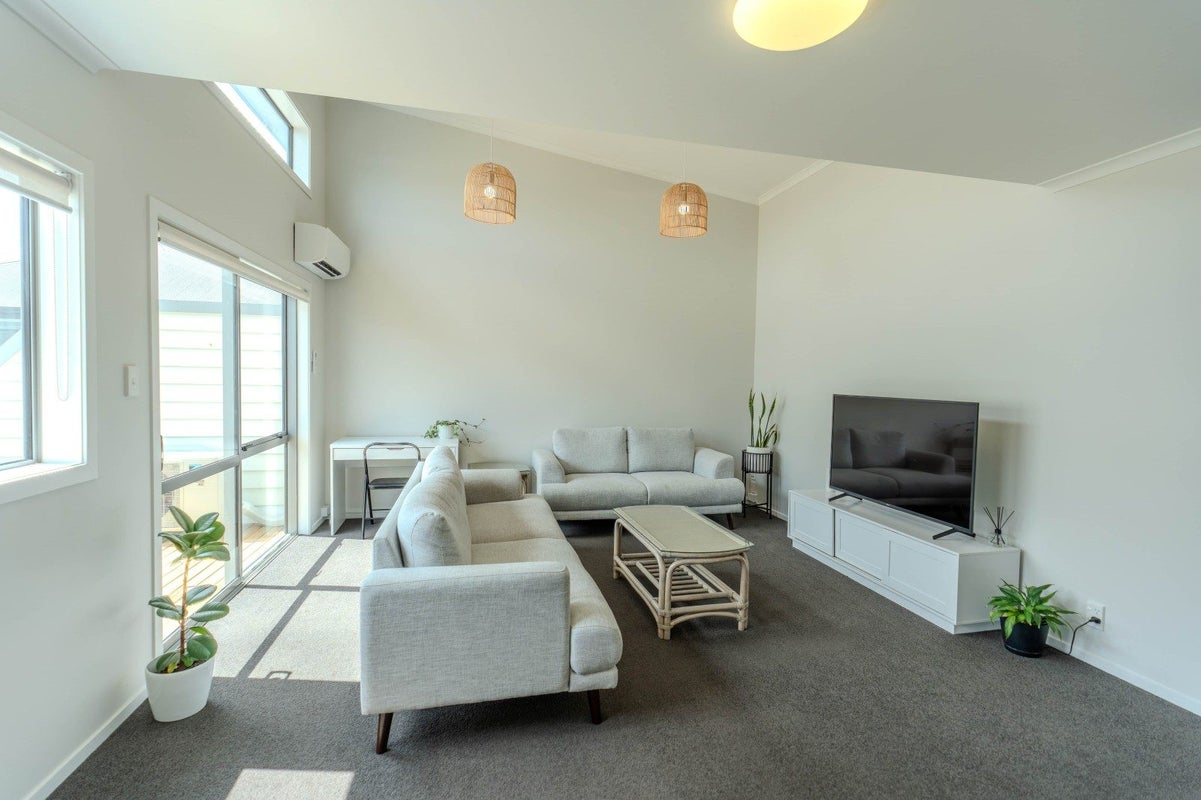 18C Kelvin Place, Hamilton East, Hamilton - Carousel 2