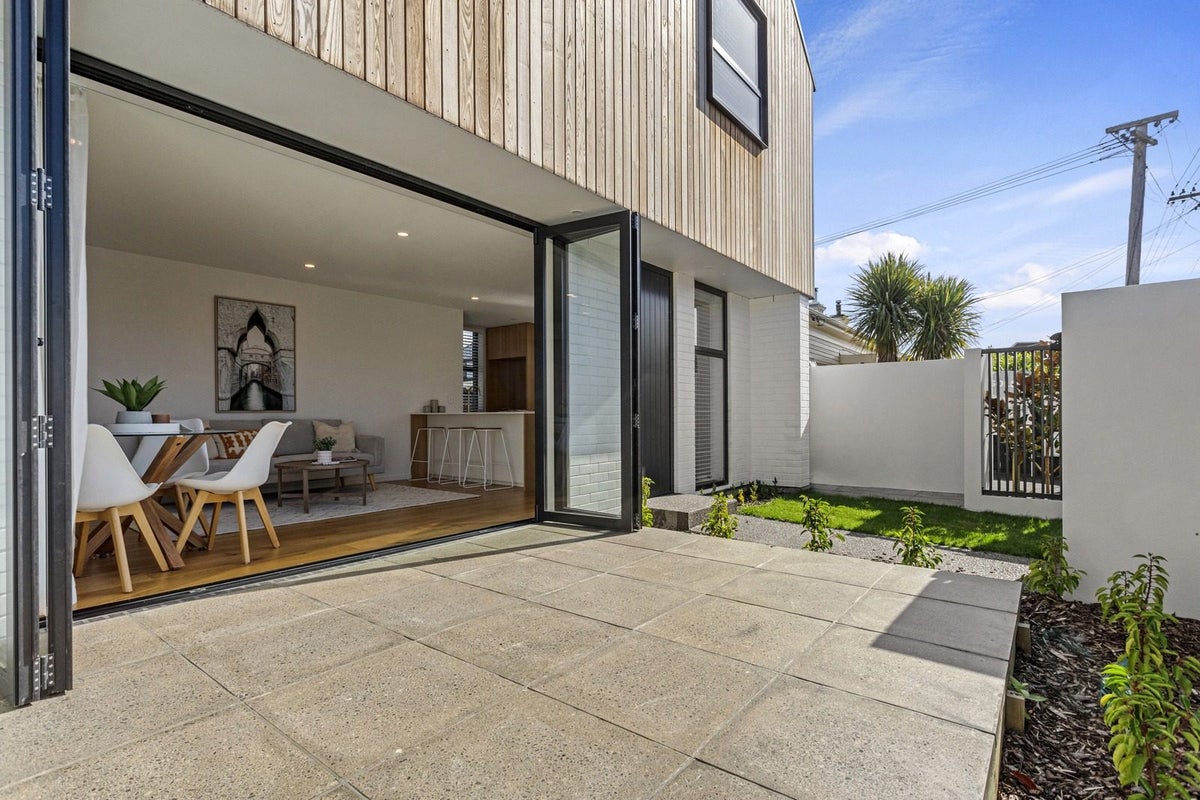 40 Clare Road, St Albans, Christchurch - Carousel 1