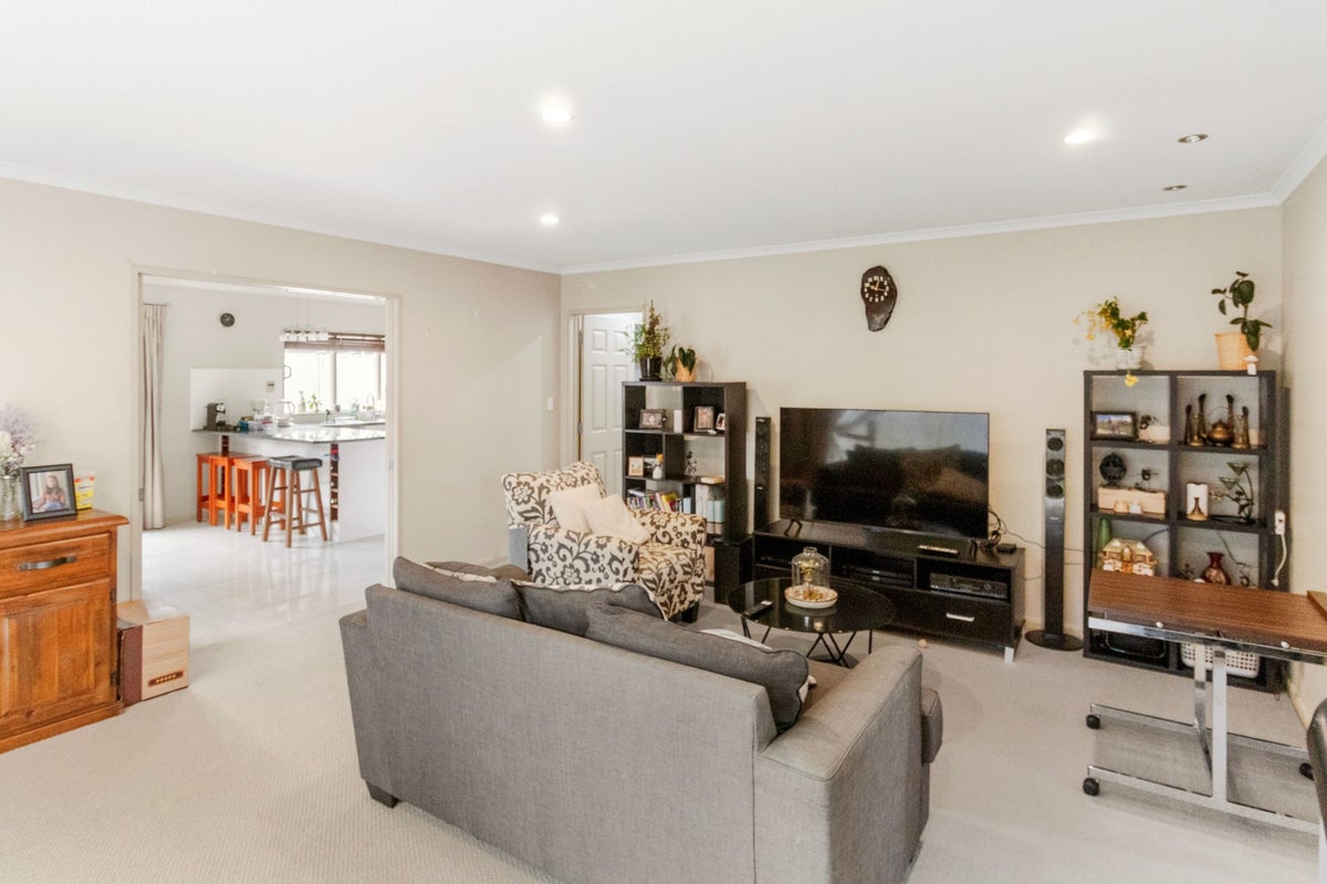 13 Strundeen Close, Flat Bush, Auckland - Carousel 2