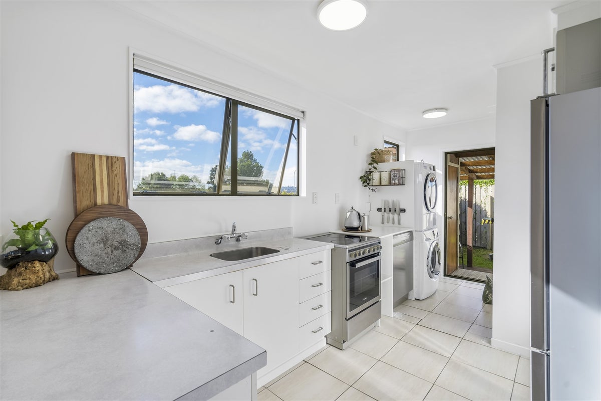 31 Penion Drive, Flat Bush, Auckland - Carousel 2