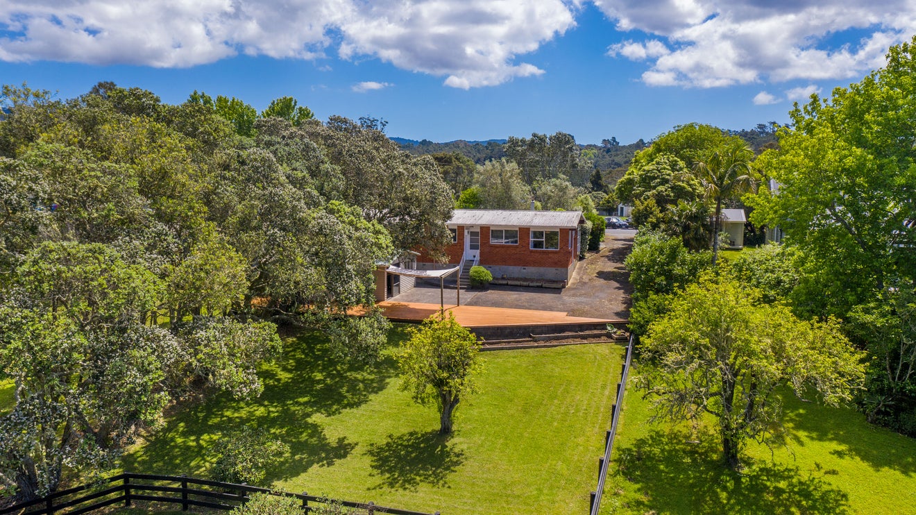 12 Shaw Road, Oratia, Auckland - Carousel 1