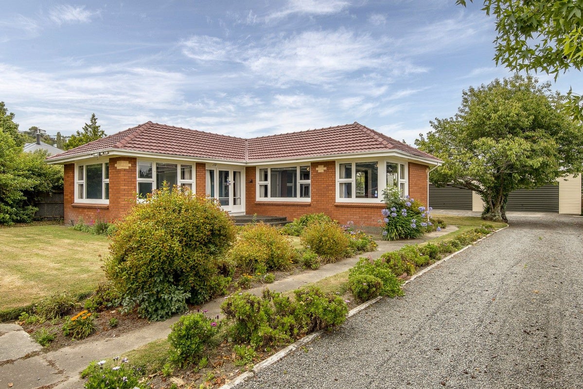 1 Roscoe Street, Saint Martins, Christchurch - Carousel 1