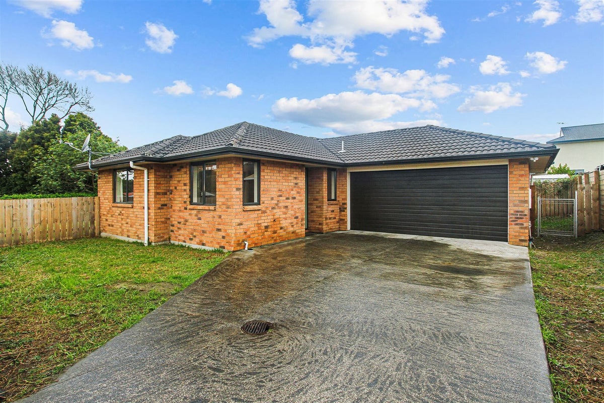 1A Mayfair Place, Henderson, Auckland - Carousel 15
