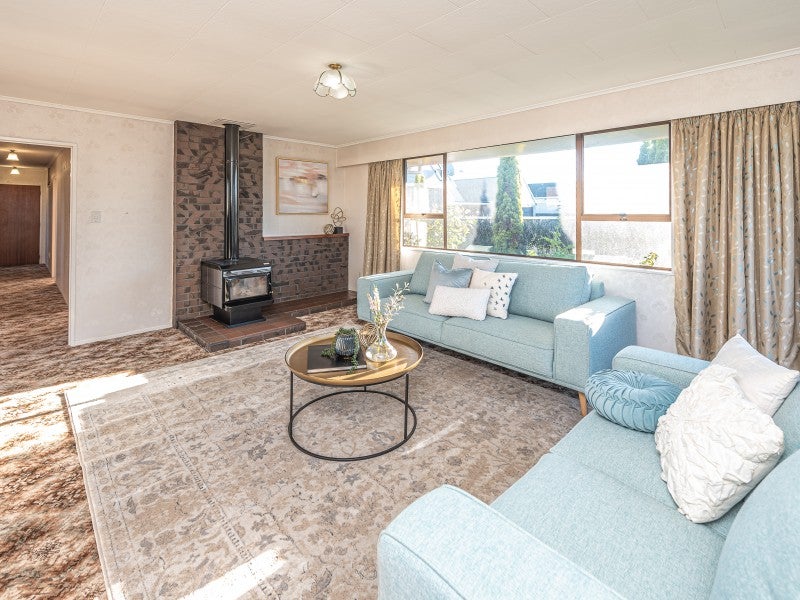 19 Lindsey Crescent, Springvale, Whanganui - Carousel 2