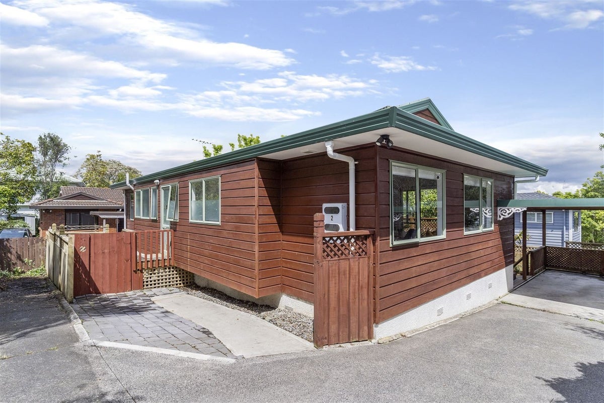 2/4 Gibraltar Street, Howick, Auckland - Carousel 1