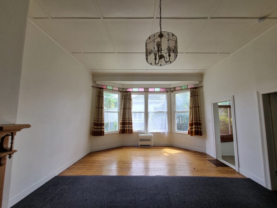 11 Carlton Avenue, Gonville, Whanganui - Carousel 2