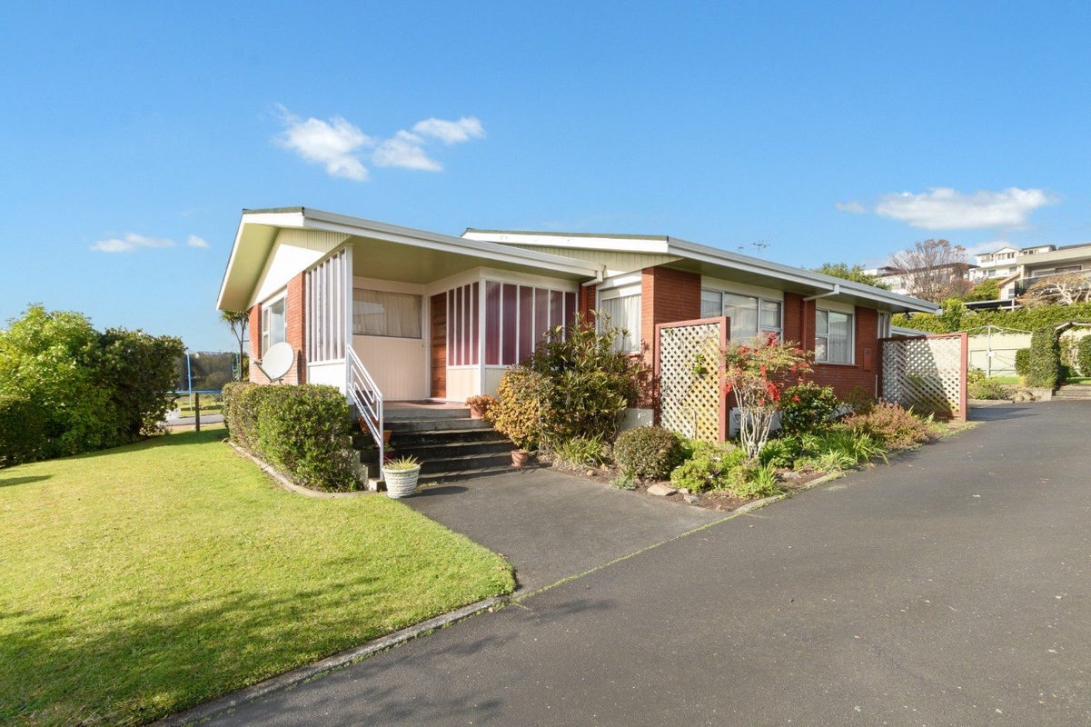 4 Carol Place, Otumoetai, Tauranga - Carousel 16