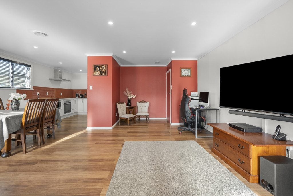 267 Oxford Terrace, Avalon, Lower Hutt - Carousel 1