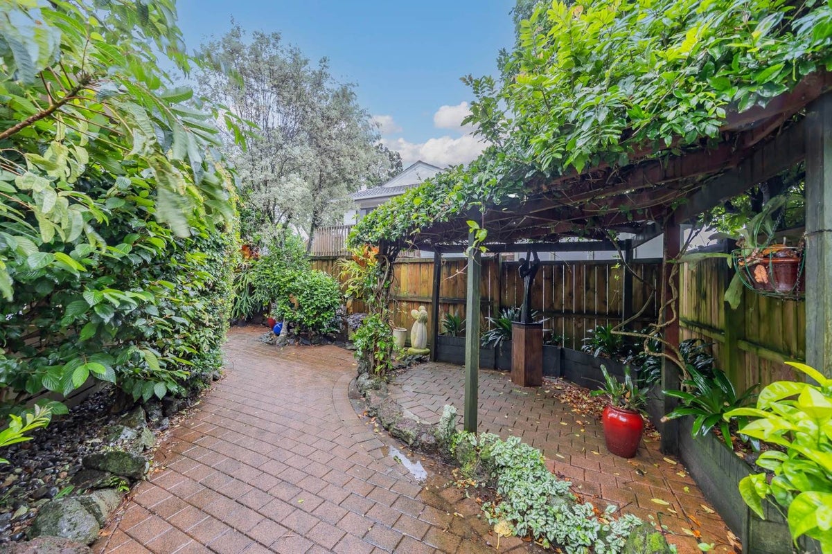 2/6 Kingshaven Close, Mount Roskill, Auckland - Carousel 16