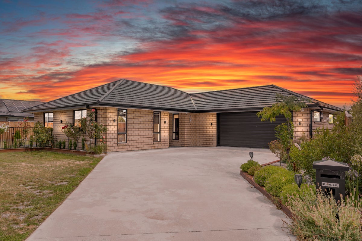 23 Maple Grove, Solway, Masterton - Carousel 1