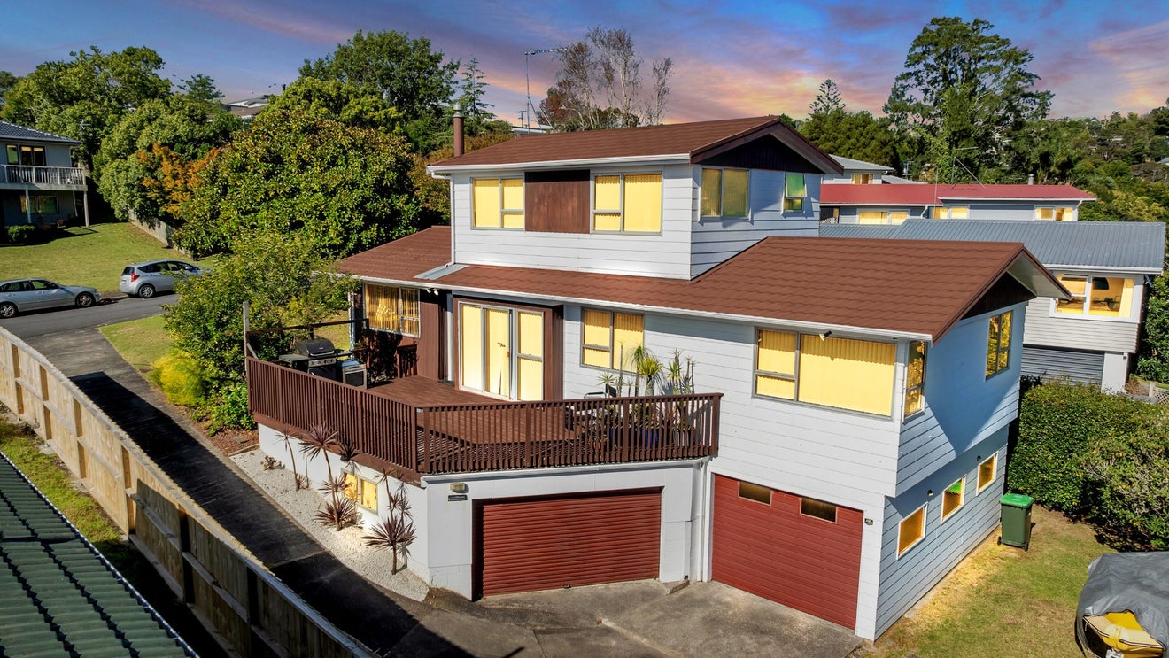 16 Pavola Grove, Glenfield, Auckland - Carousel 1