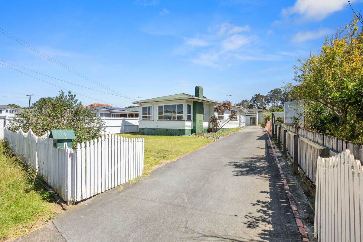 43 Wedgwood Avenue, Mangere East, Auckland - Carousel 1