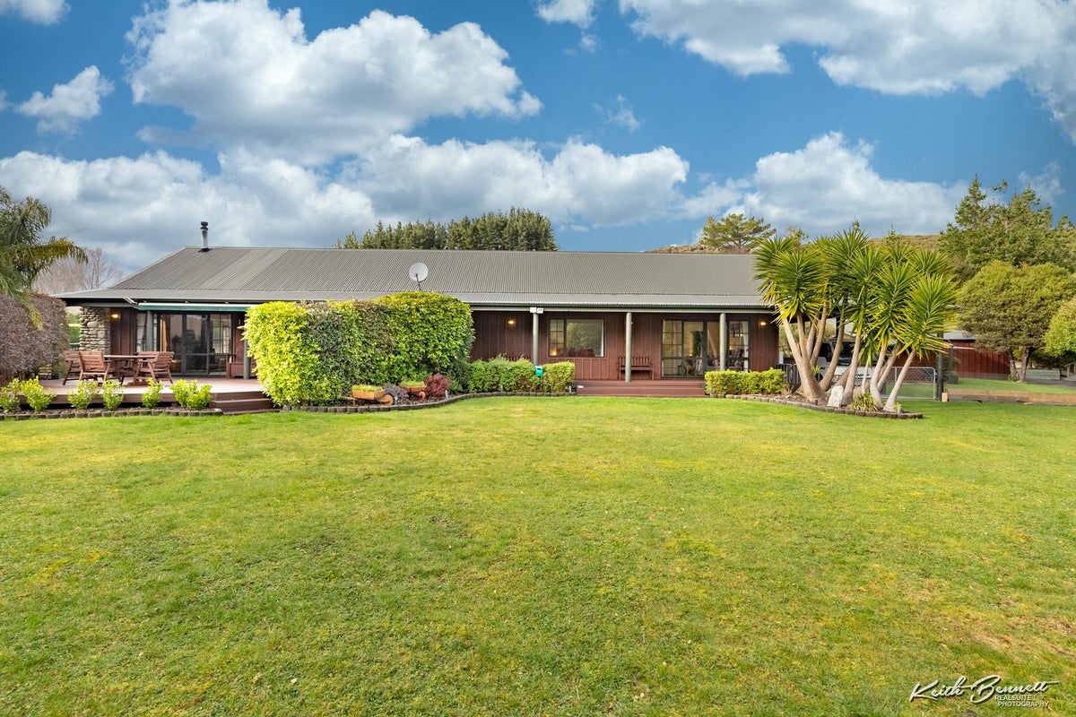 94 Emerald Hill Drive, Birchville, Upper Hutt - Carousel 2