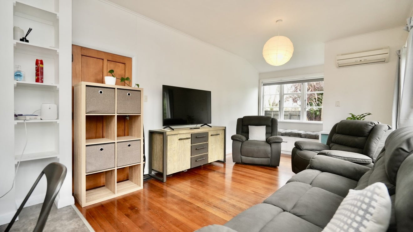 6 Nathan Place, West End, Palmerston North - Carousel 2