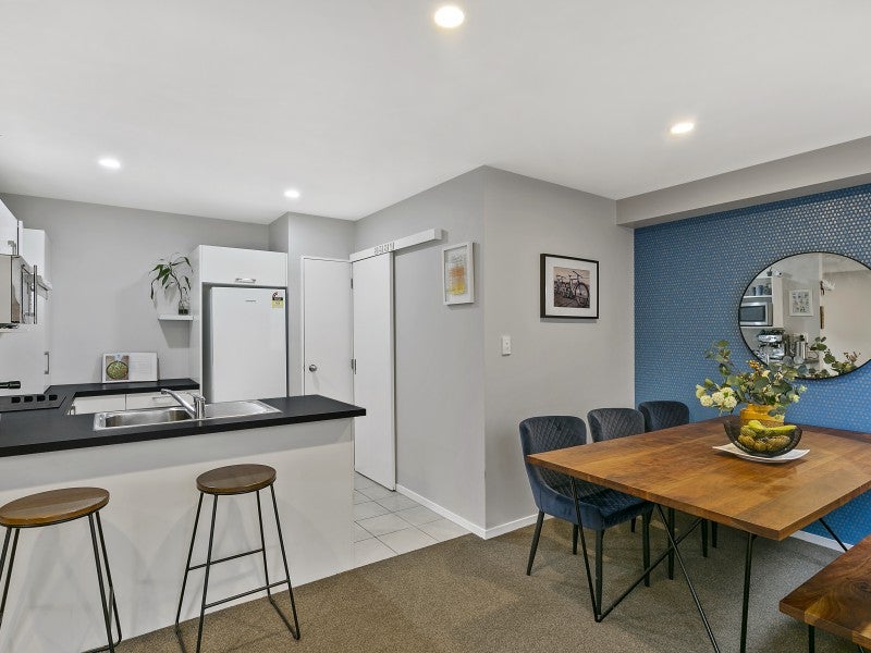 2/25 Hollies Crescent, Johnsonville, Wellington - Carousel 1