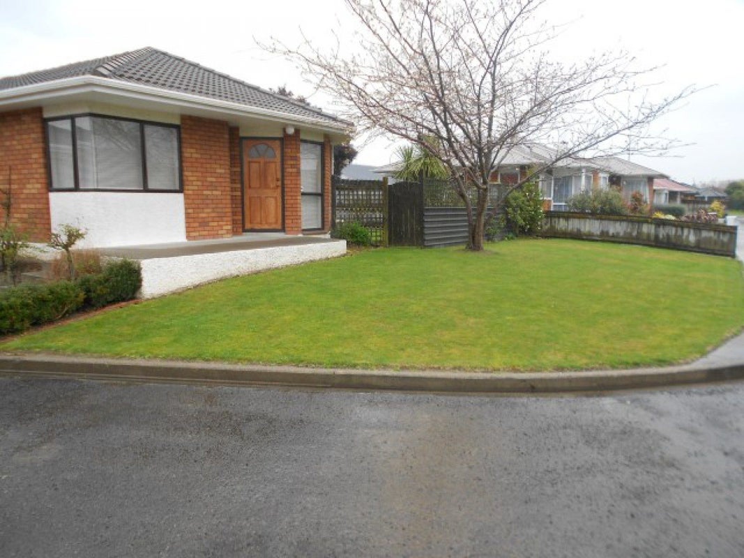 8 St Pauls Court, Highbury, Palmerston North - Carousel 1