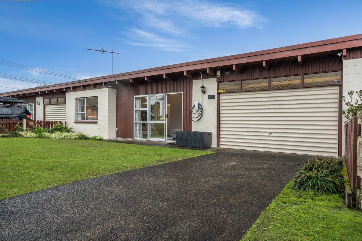 1/2 Edwards Avenue, Henderson, Auckland - Carousel 2