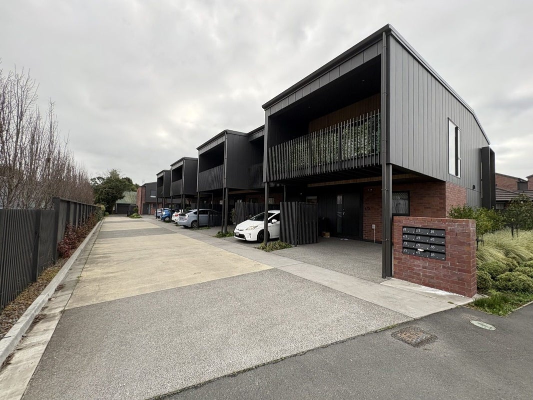 2/3 Vesty Avenue, Hillcrest, Hamilton - Carousel 2
