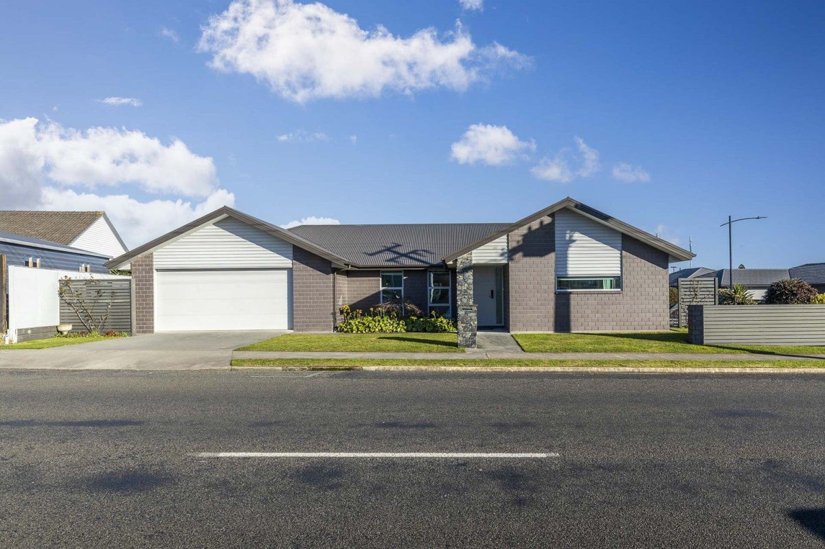 1 Howe Place, Upper Vogeltown, New Plymouth - Carousel 1