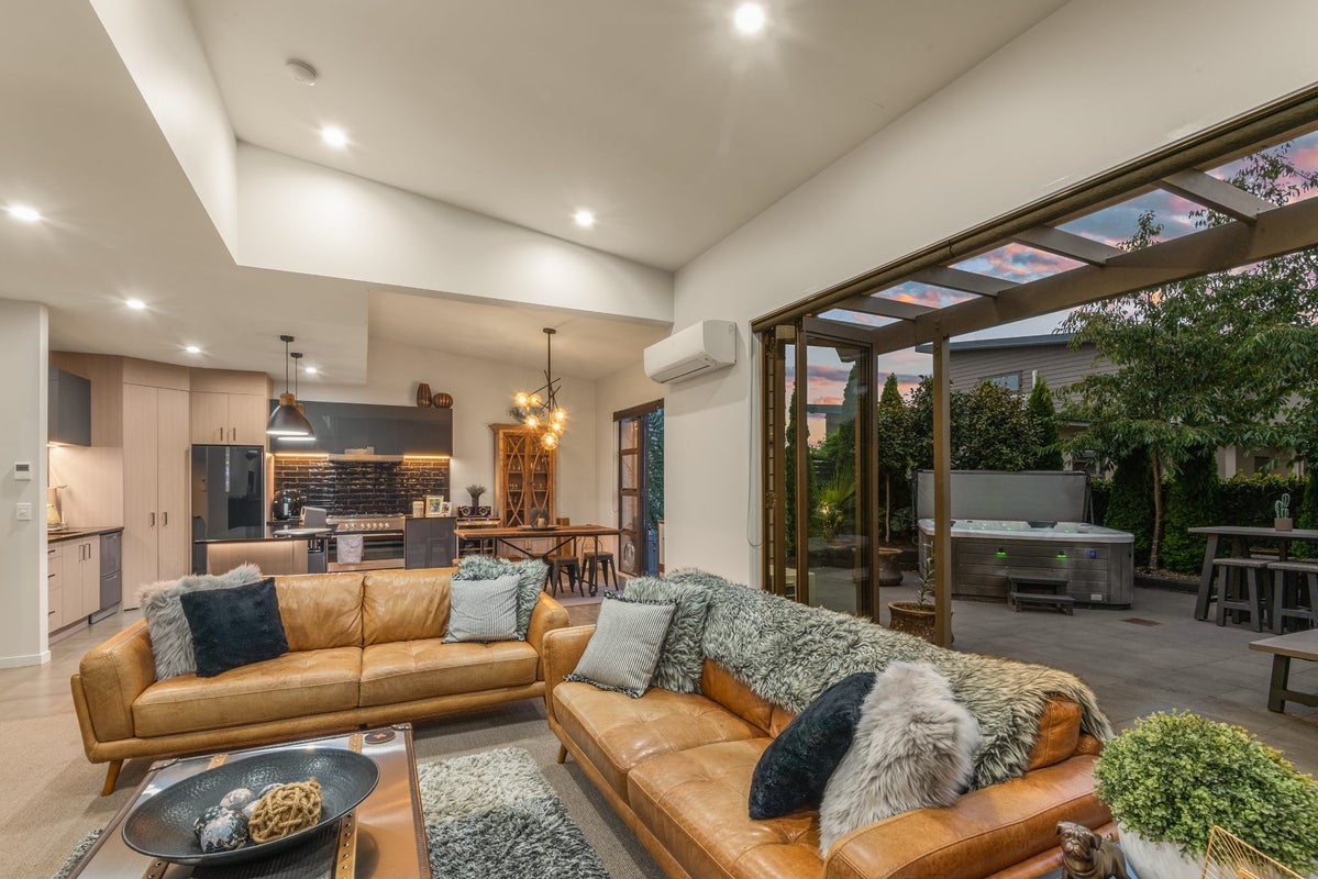 22 Balrickard Way, Milson, Palmerston North - Carousel 1
