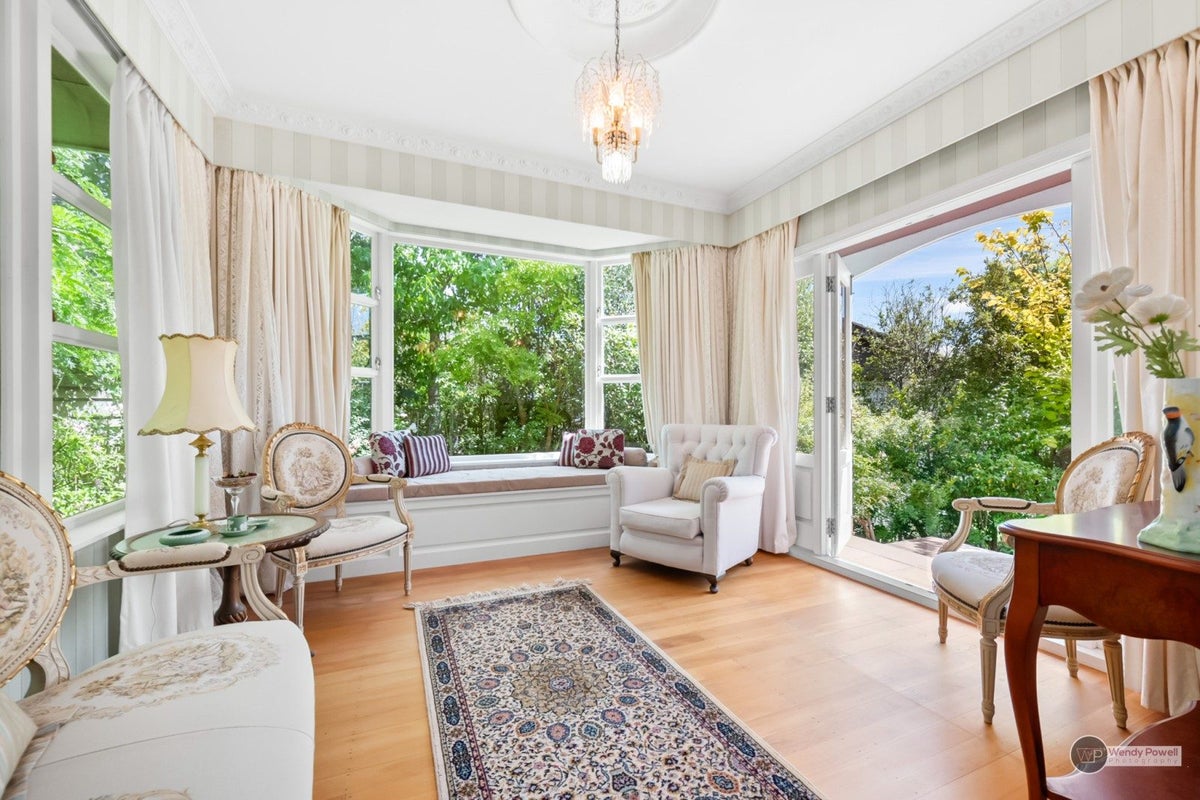 15 Harewood Grove, Pinehaven, Upper Hutt - Carousel 2
