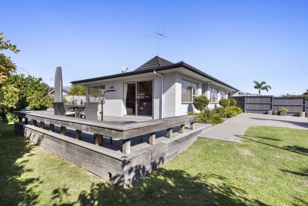 1/15 Vivian Wilson Drive, Eastern Beach, Auckland - Carousel 2