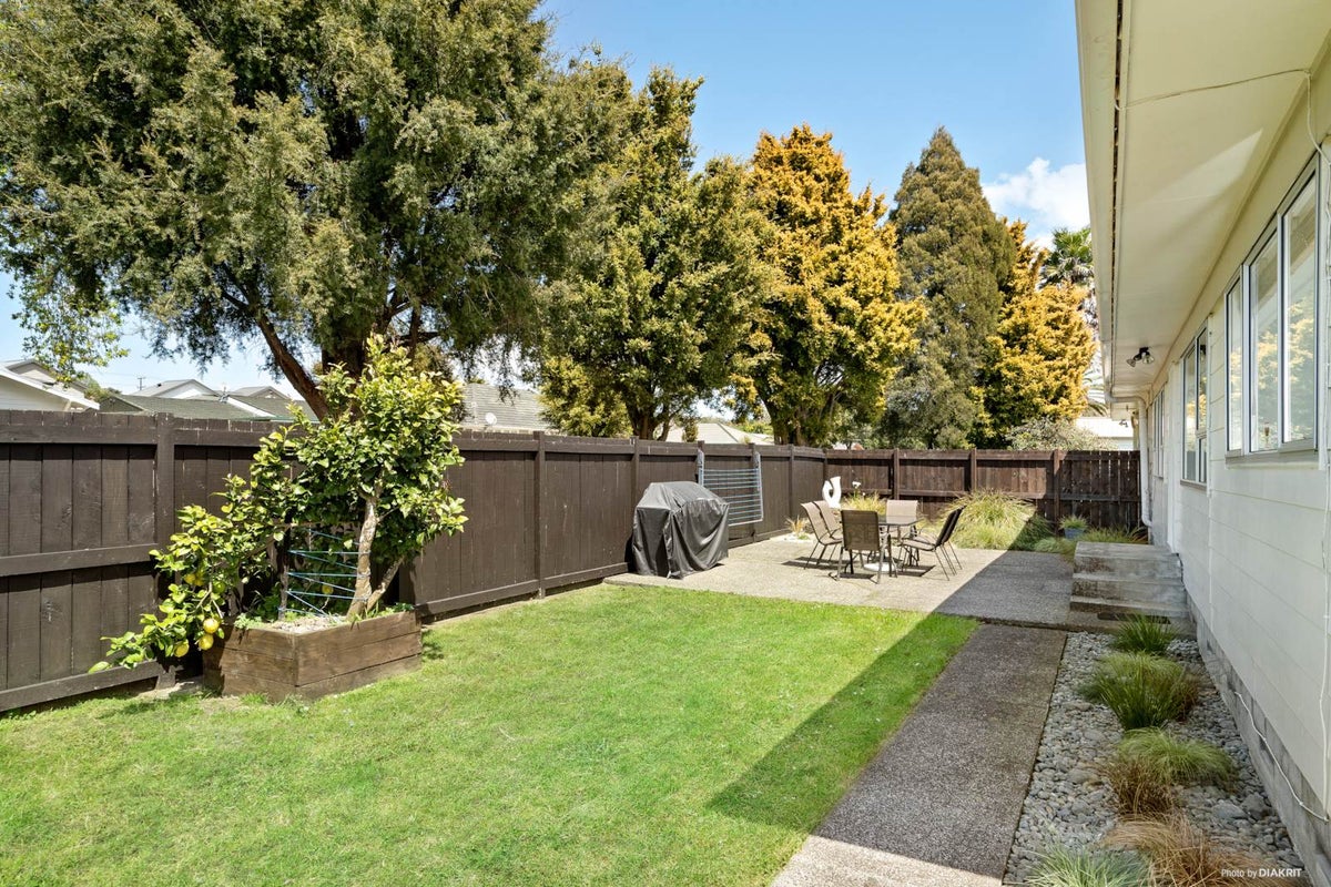 1/14 Border Road, Henderson, Auckland - Carousel 2
