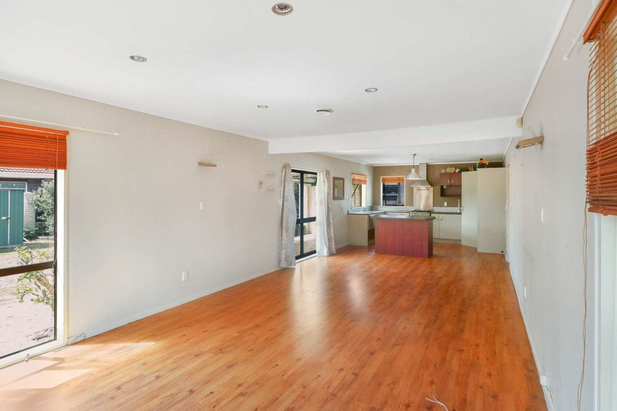 20 Beaumaris Way, Conifer Grove, Takanini - Carousel 2