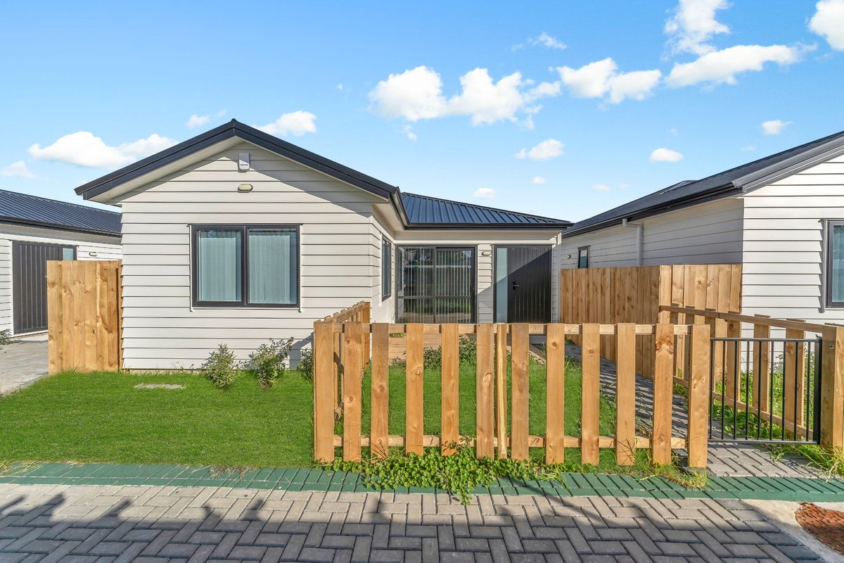 37C Clarkson Crescent, Otara, Auckland - Carousel 1