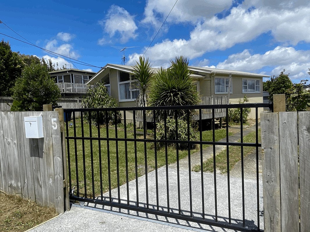 5 Simpson Road, Ranui, Auckland - Carousel 1