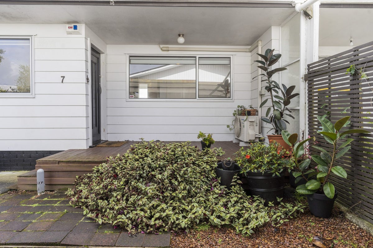 7/19 Bayside Avenue, Te Atatu Peninsula, Auckland - Carousel 2