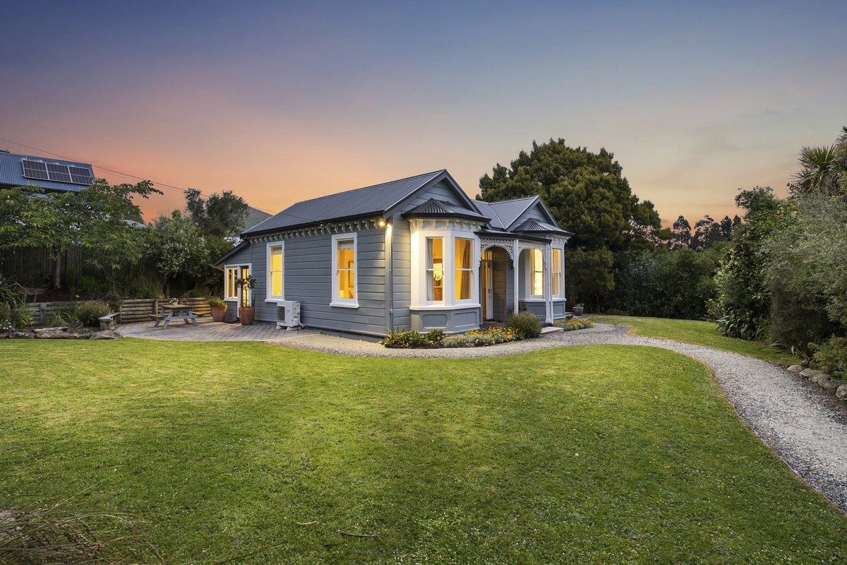 8 Moss Street, Portobello, Dunedin - Carousel 1